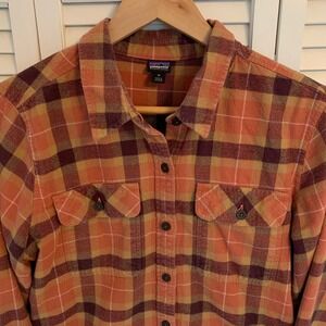 Patagonia Long-Sleeved Organic Cotton Womens M Fjord Flannel‎ Plaid Shirt 42405